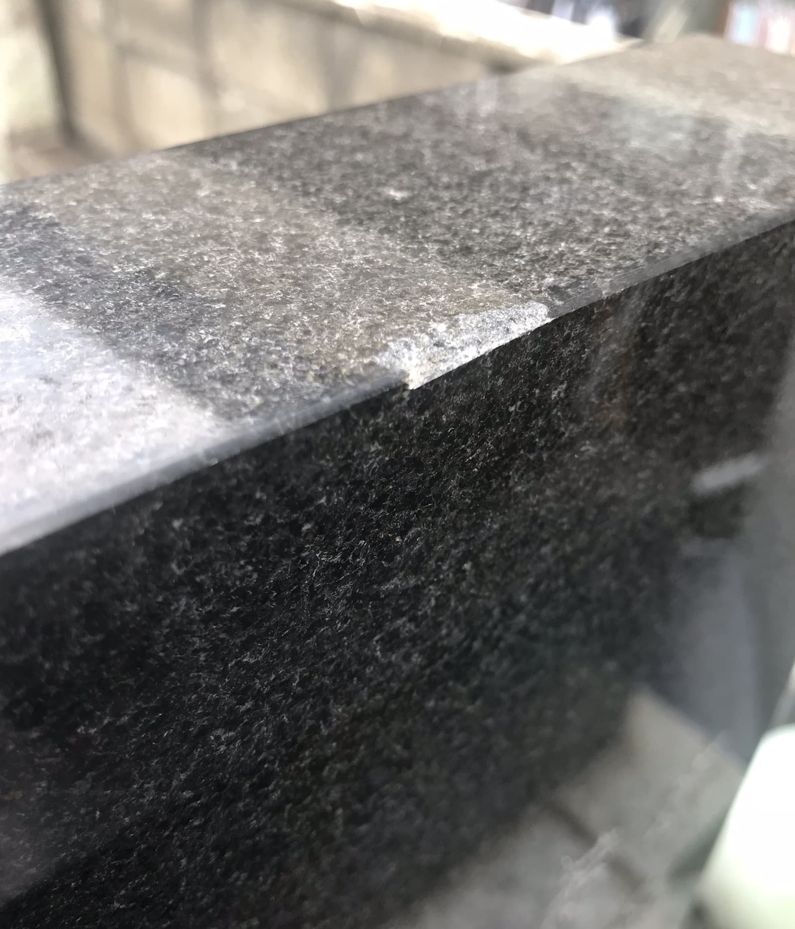 墓誌（黒御影）補修　施工前