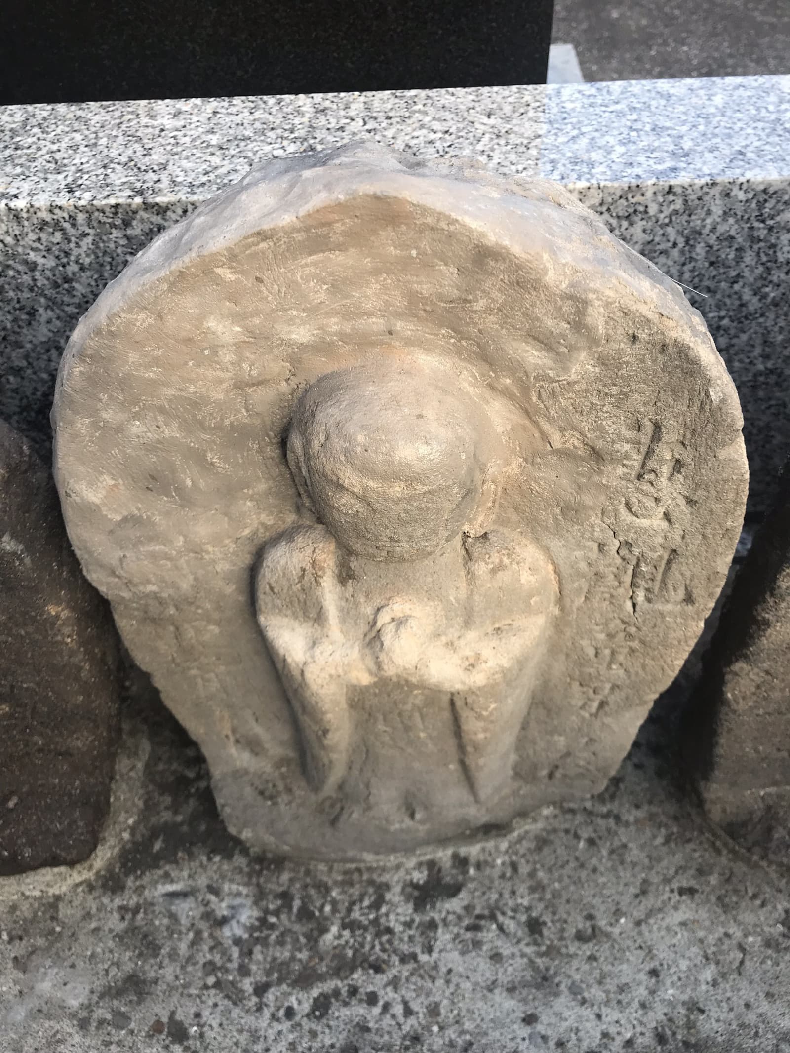 地蔵（旧石）欠損　施工後