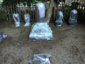 歴代住職墓所　クリーニング中